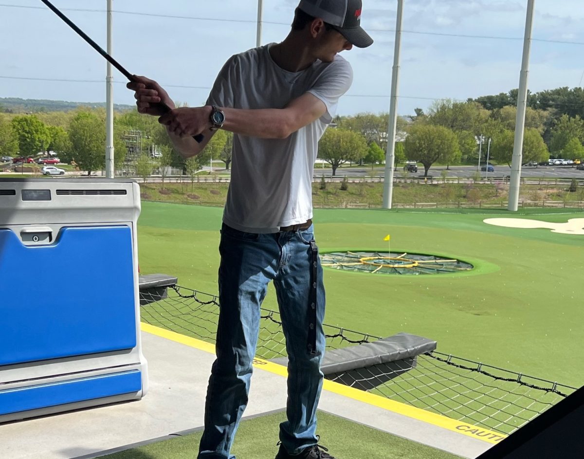 Senior Ryan Bange swings at Top Golf